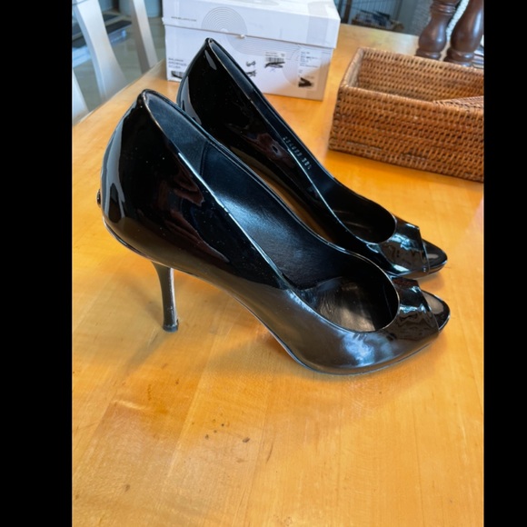 GUCCI WOMENS VITELLO VERNICE SOFT NERO HEELS SIZE 38.5 - Picture 1 of 7